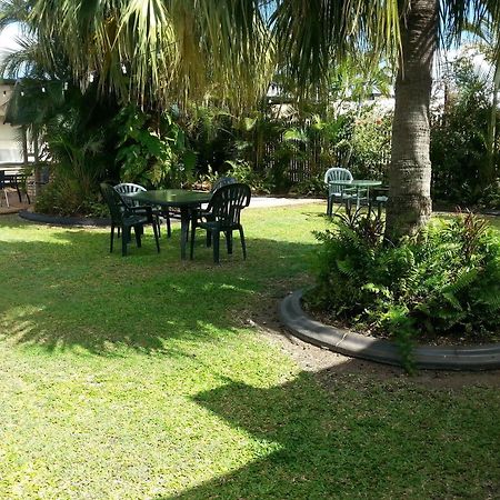 רוקהמפטון Golden Fountain Motel מראה חיצוני תמונה