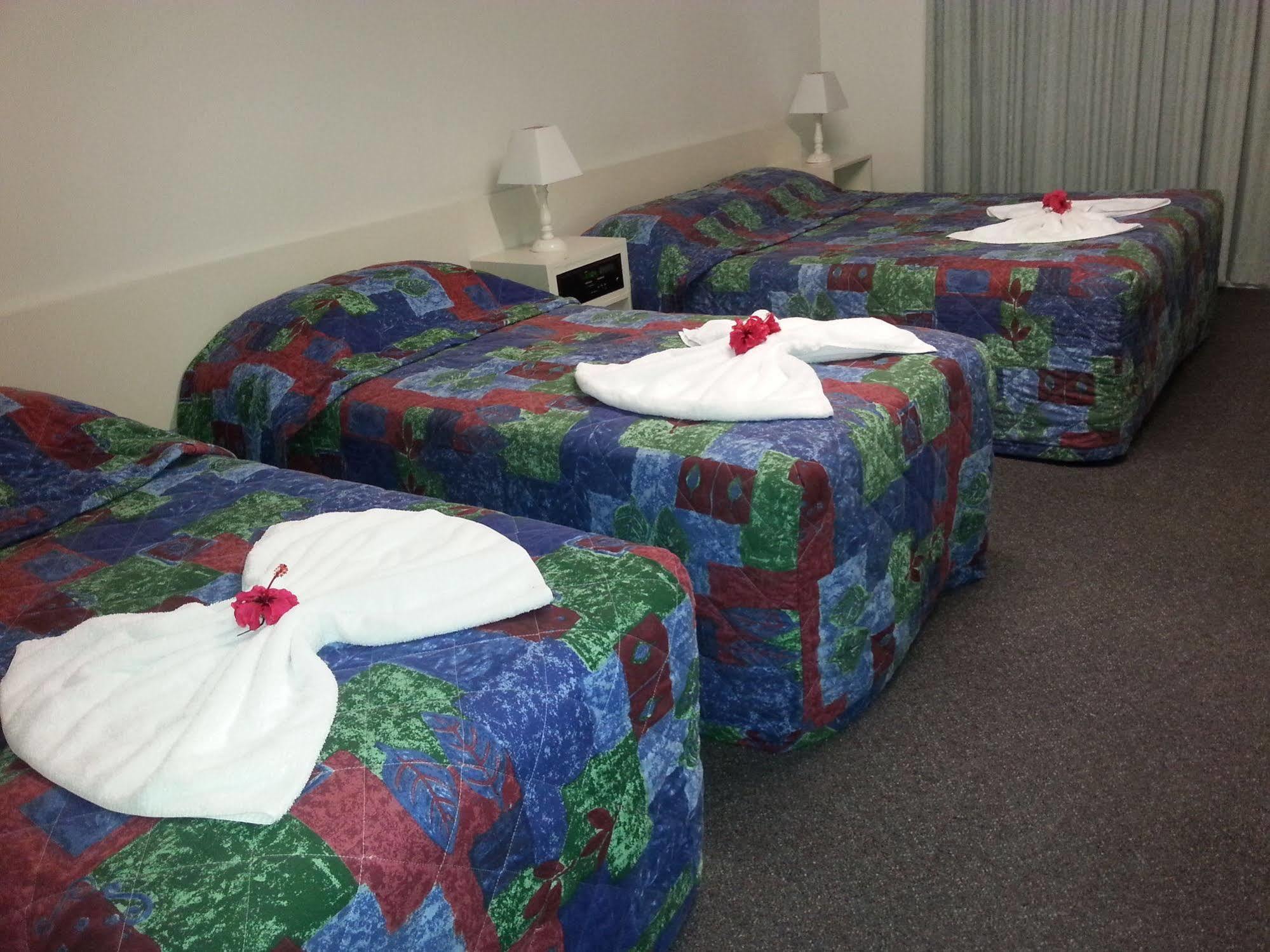 רוקהמפטון Golden Fountain Motel מראה חיצוני תמונה